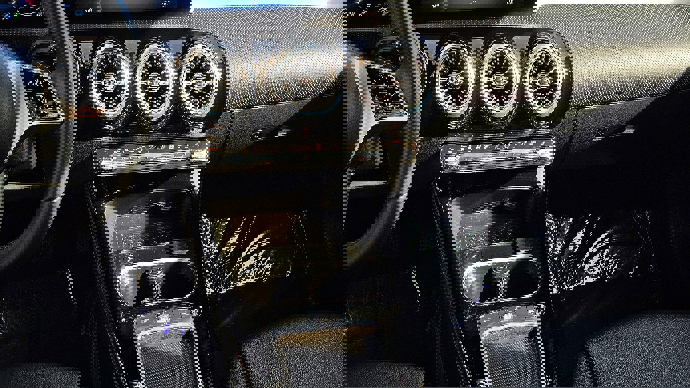 Used 2025 Mercedes-Benz CLA 250 4MATIC image 24