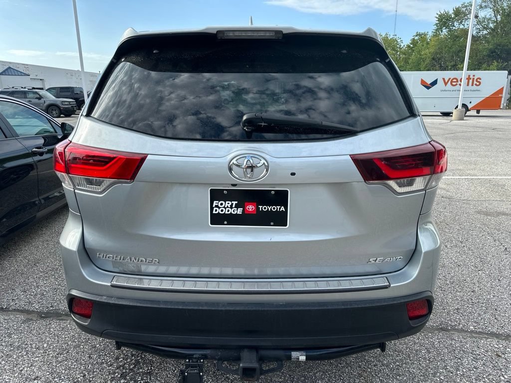 Used 2019 Toyota Highlander SE AWD/4WD image 3