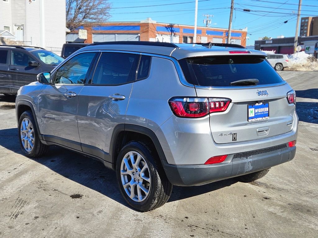 Used 2022 Jeep Compass Latitude image 3