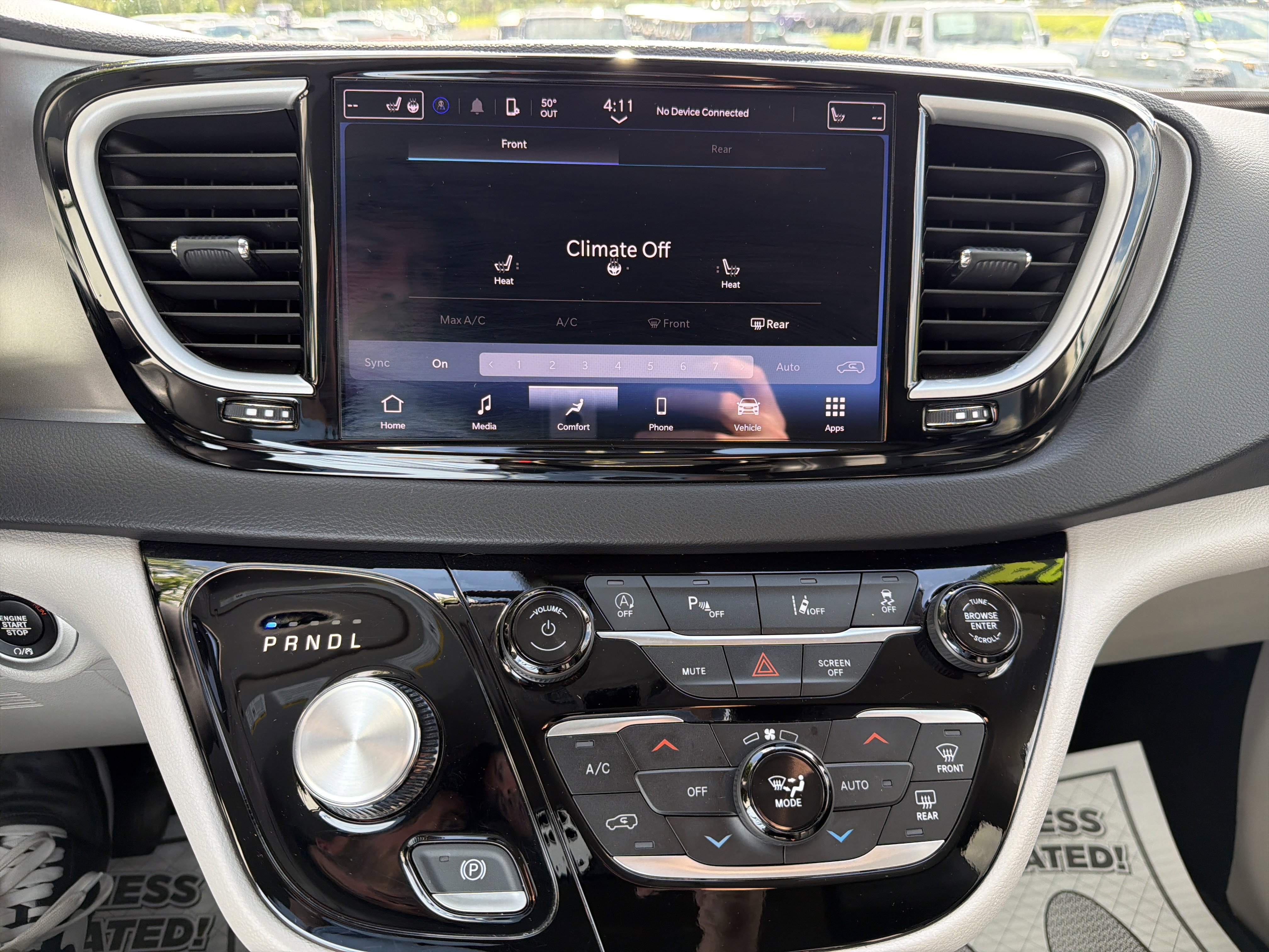 Used 2024 Chrysler Pacifica Touring-L FWD image 25