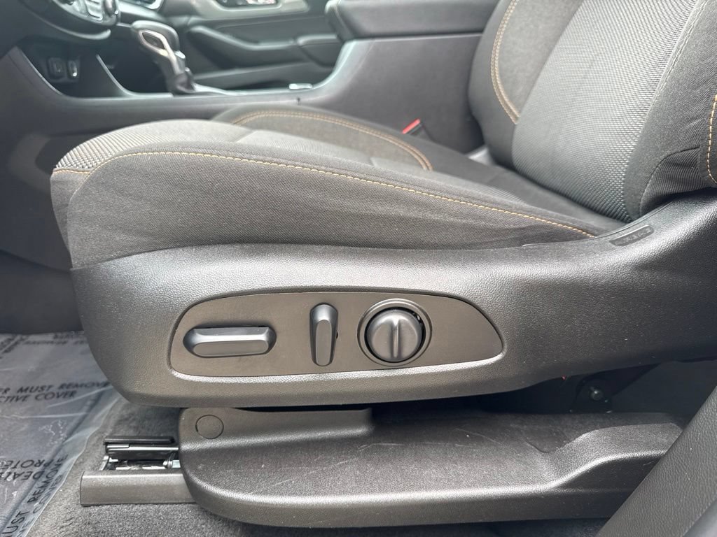 Used 2021 Chevrolet Traverse LT FWD image 22
