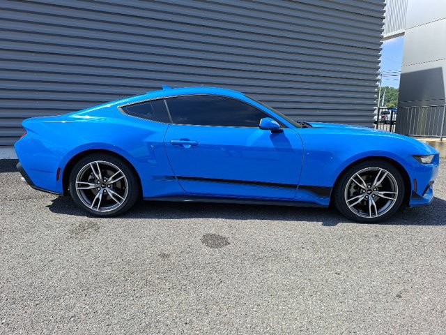 Used 2024 Ford Mustang Coupe RWD image 2