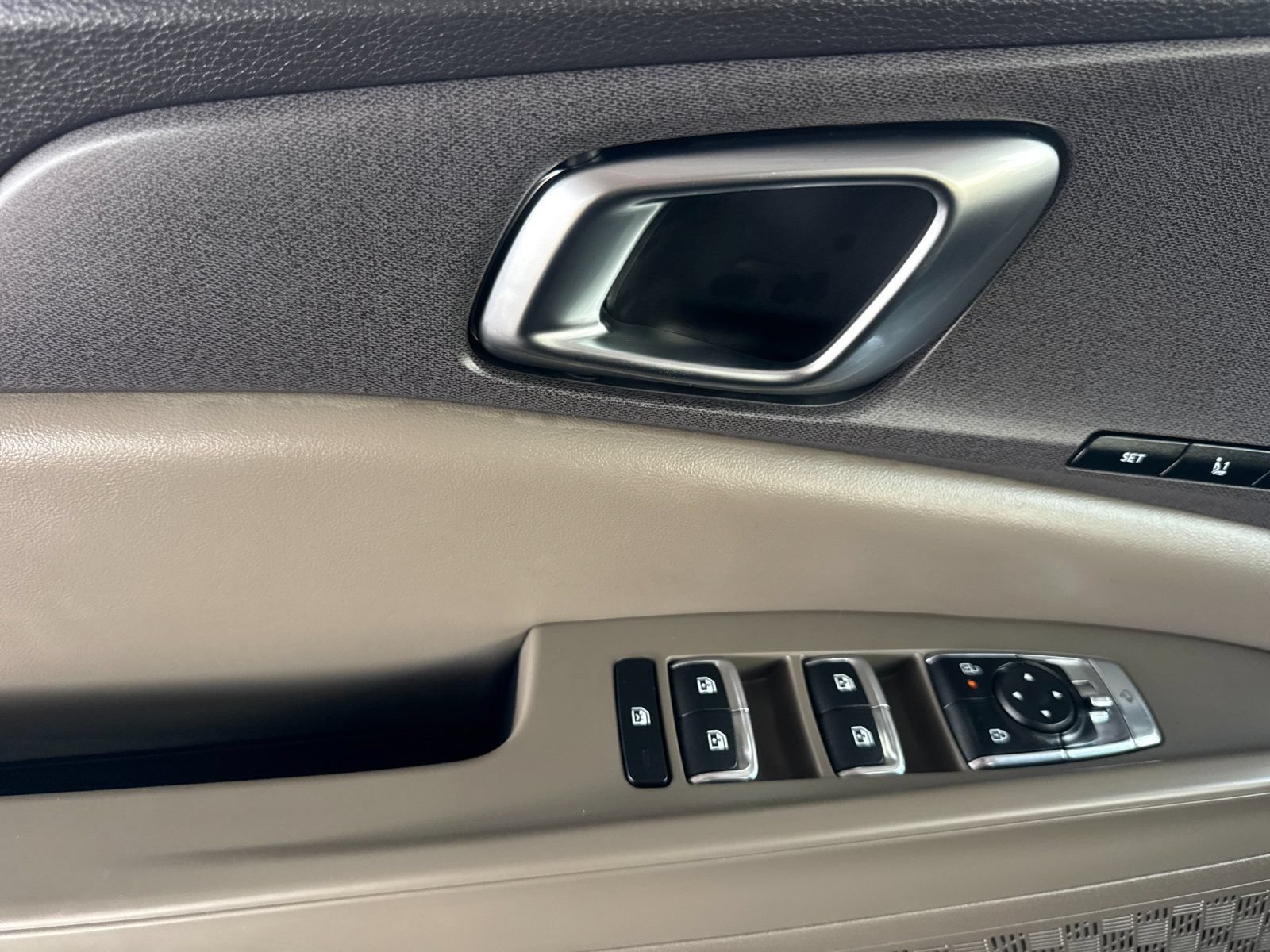 Certified 2026 Kia Carnival SX FWD image 10