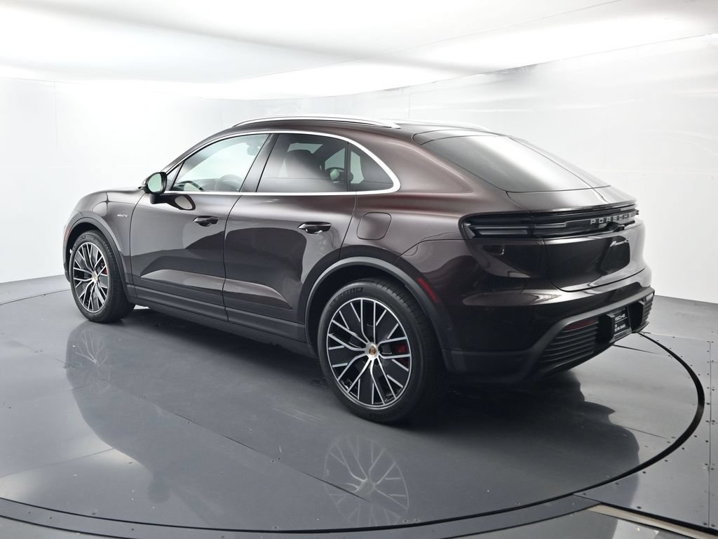 Certified 2025 Porsche Macan 4S Electric AWD/4WD image 3