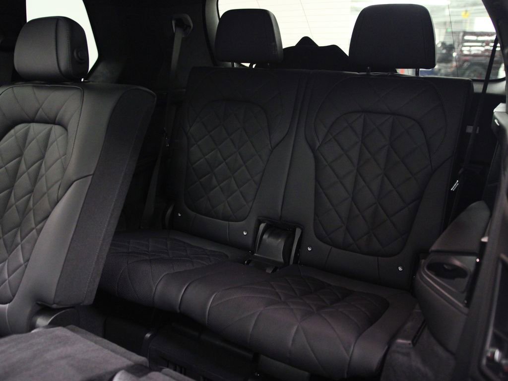 Used 2023 BMW X7 xDrive40i w/ Executive Package image 21