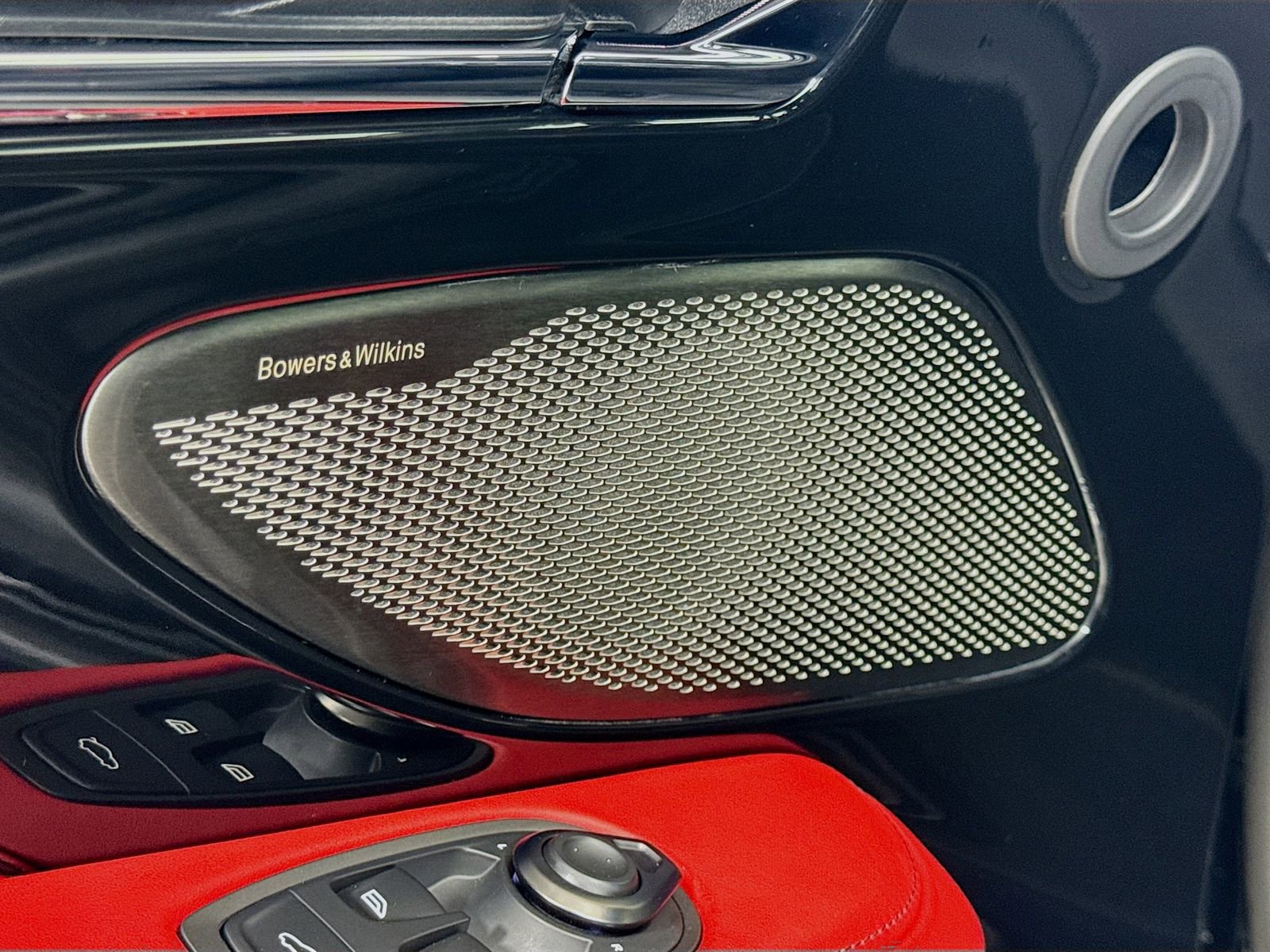 Used 2024 Aston Martin DB12 Coupe RWD image 17