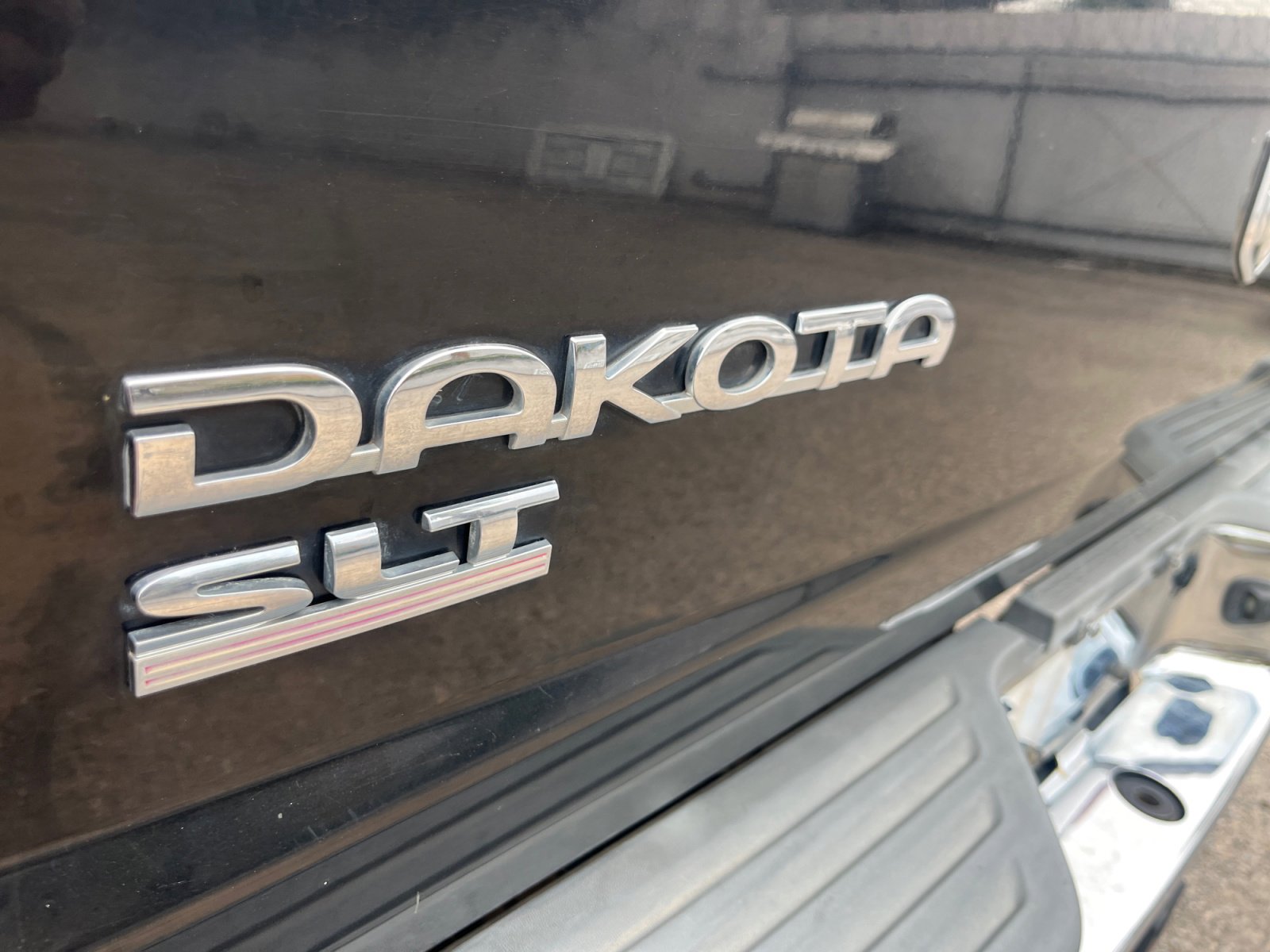 Used 2005 Dodge Dakota SLT image 24