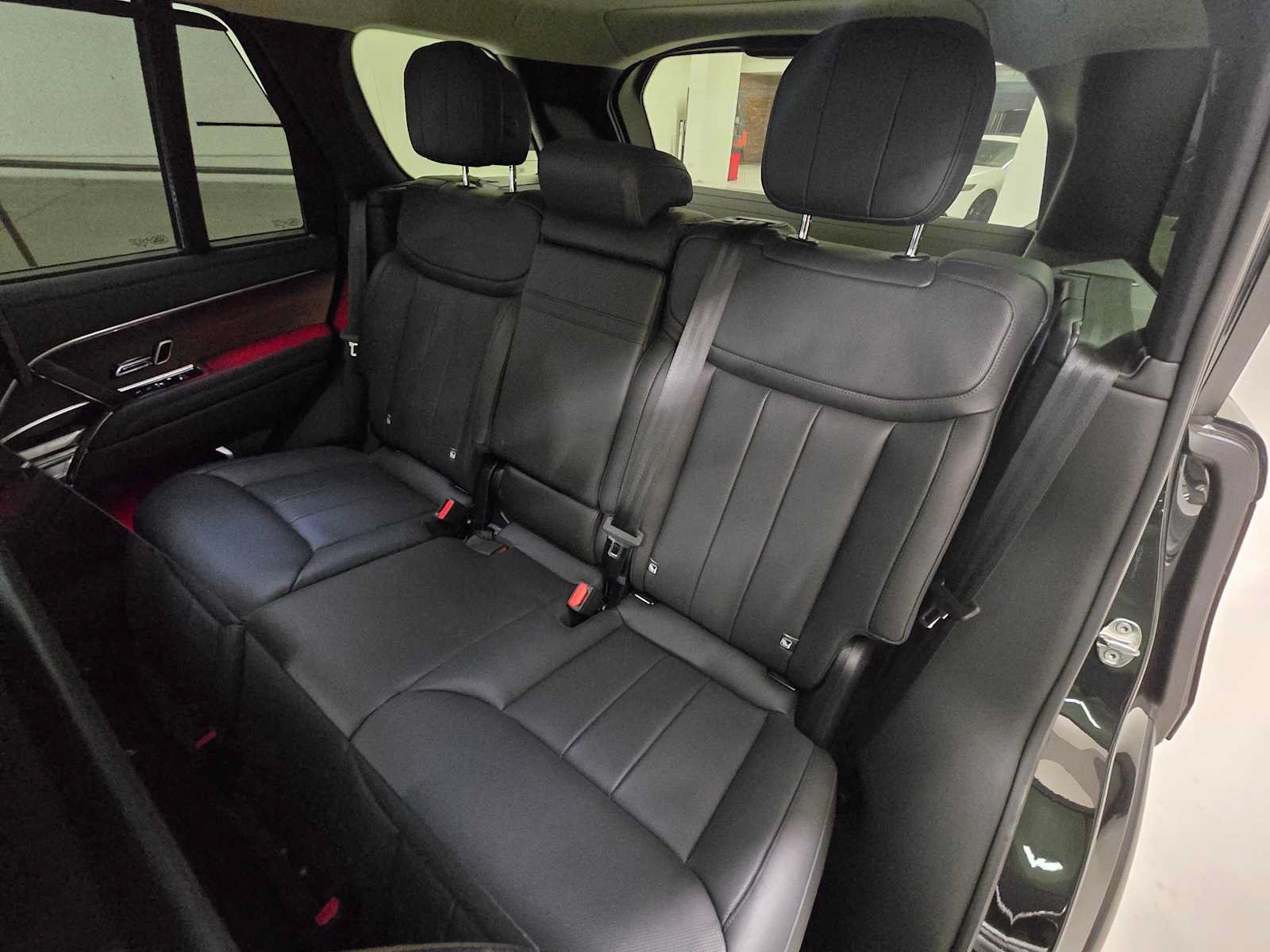 Used 2025 Land Rover Range Rover SE AWD/4WD image 18