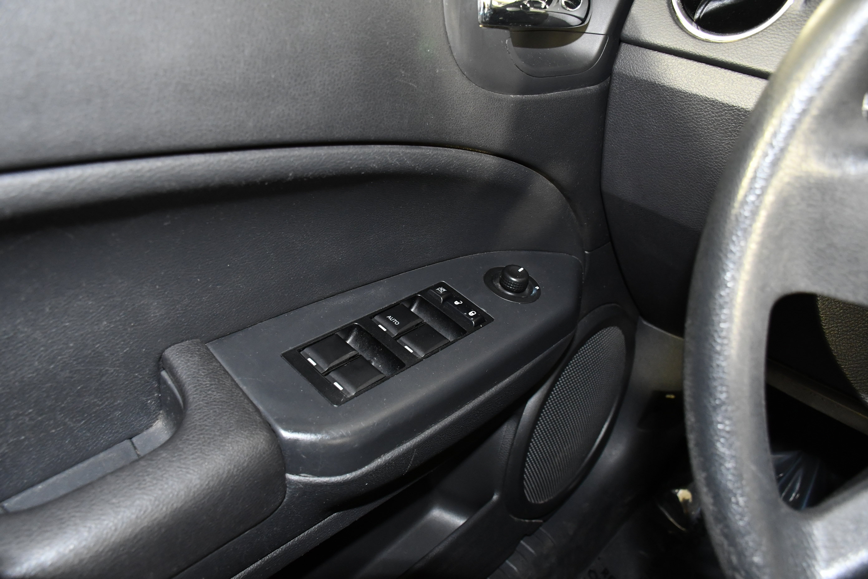 Used 2011 Dodge Caliber Mainstreet FWD image 24