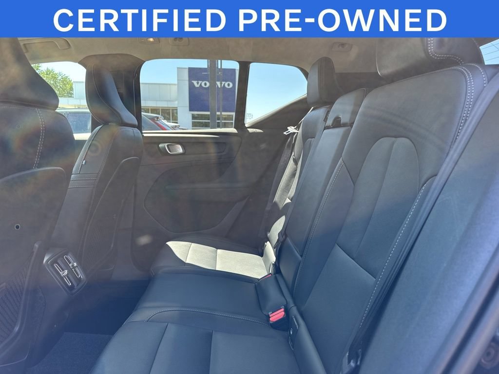 Certified 2025 Volvo XC40 B5 Plus AWD/4WD image 5