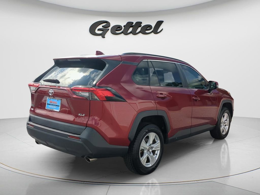 Used 2021 Toyota RAV4 XLE FWD image 5