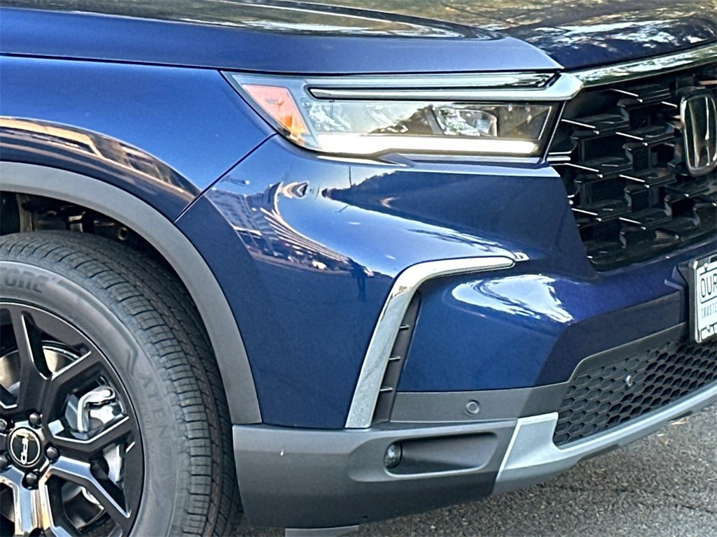 New 2025 Honda Pilot Touring image 4