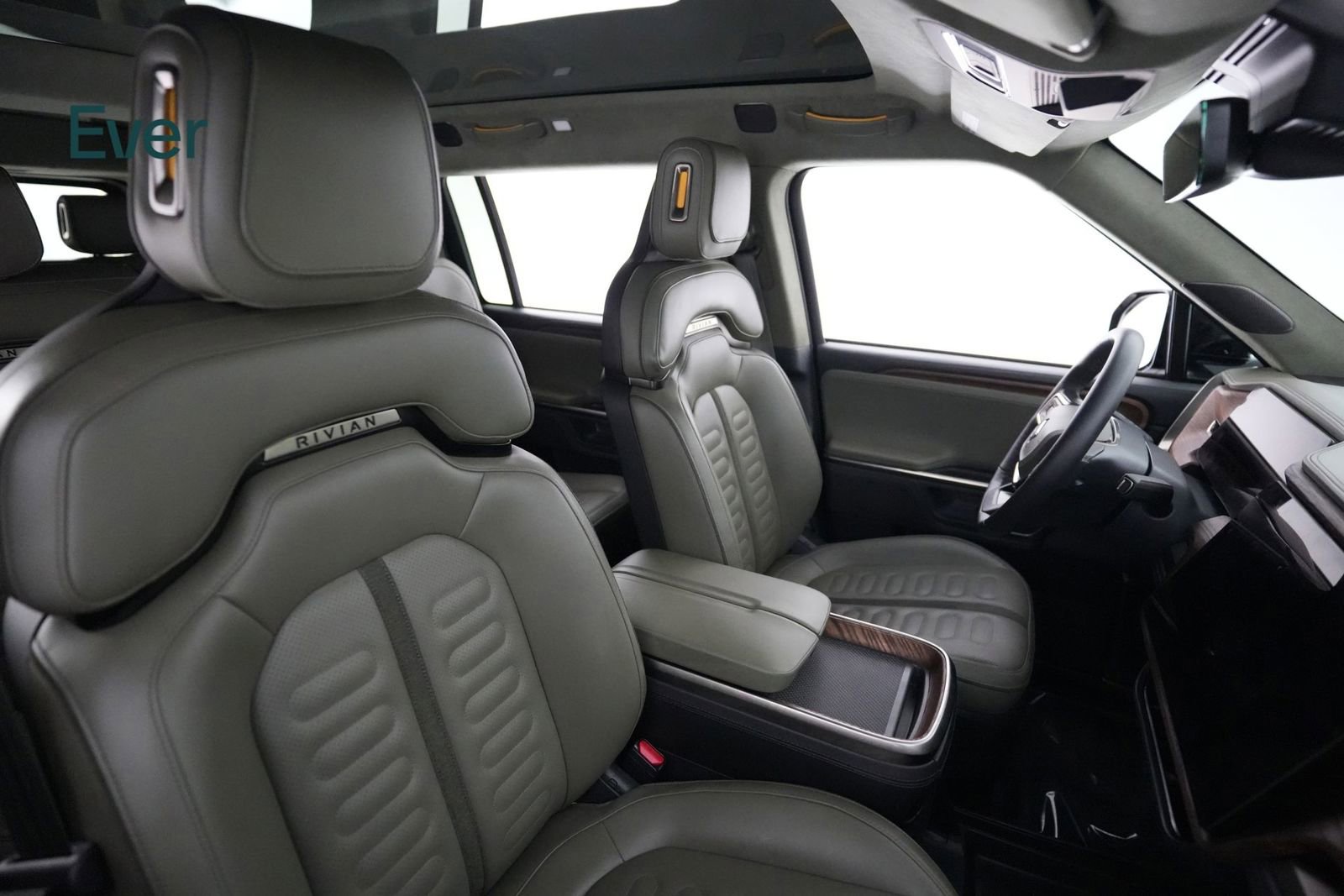 Used 2024 Rivian R1S Adventure image 23