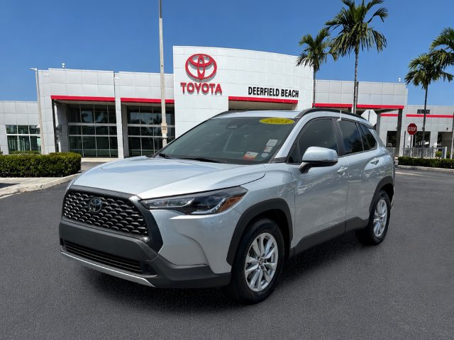 Certified 2023 Toyota Corolla Cross LE w/ Moonroof Package AWD/4WD image 3
