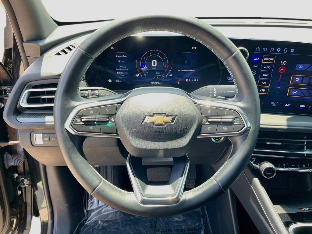 Used 2025 Chevrolet Traverse LT FWD image 17