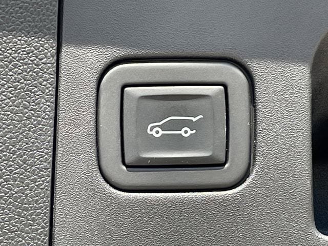 Used 2023 Cadillac XT4 Luxury w/ Cold Weather Package FWD image 30