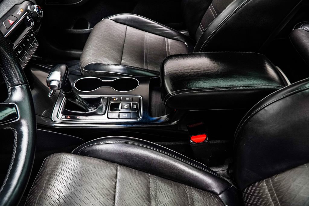 Used 2019 Kia Sorento SX image 19