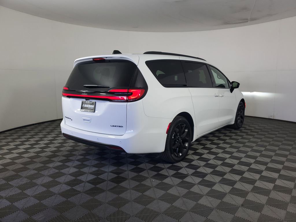 New 2026 Chrysler Pacifica Limited w/ S Appearance Package image 4
