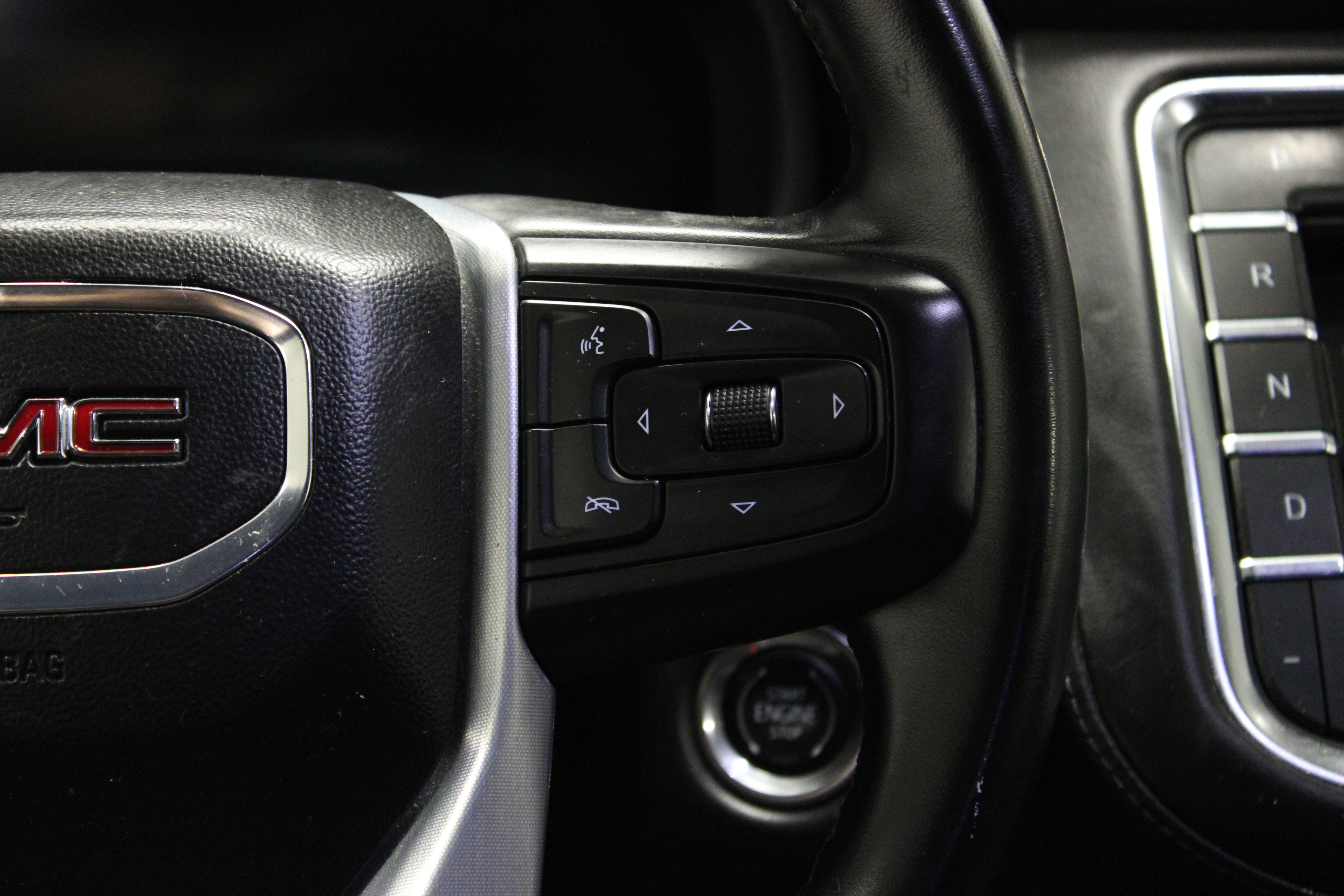 Used 2023 GMC Yukon SLE AWD/4WD image 25
