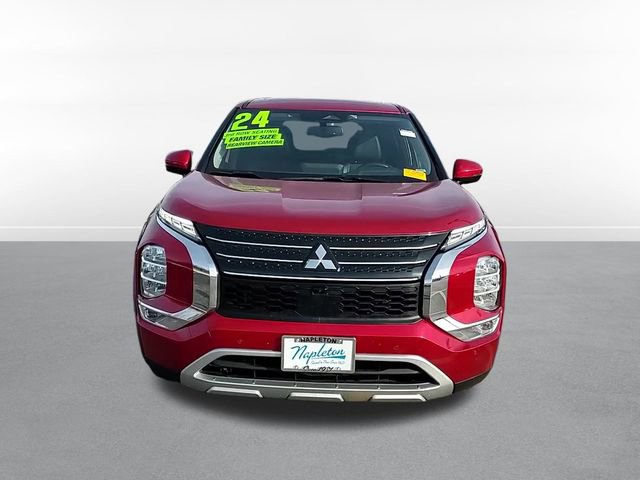 Used 2024 Mitsubishi Outlander SE image 2