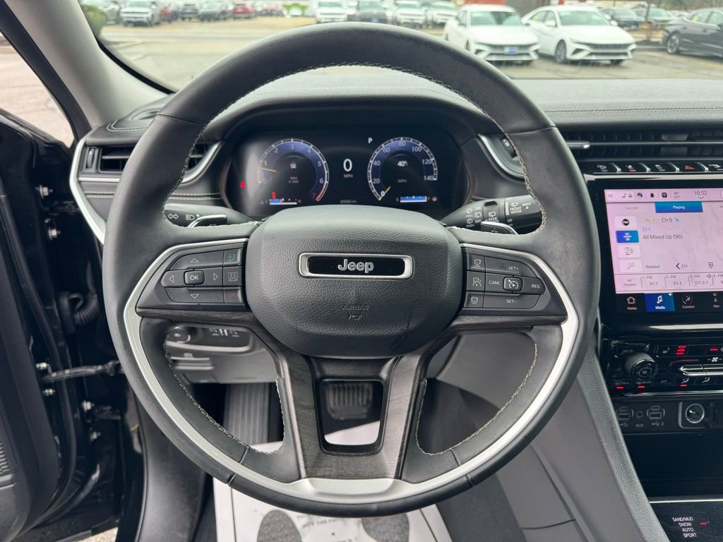 Used 2023 Jeep Grand Cherokee Limited image 23