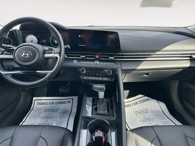 Used 2022 Hyundai Elantra Limited image 11