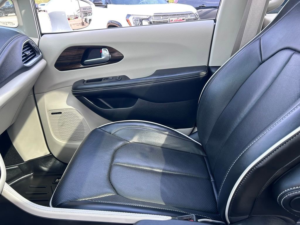 Used 2022 Chrysler Pacifica Limited FWD image 30