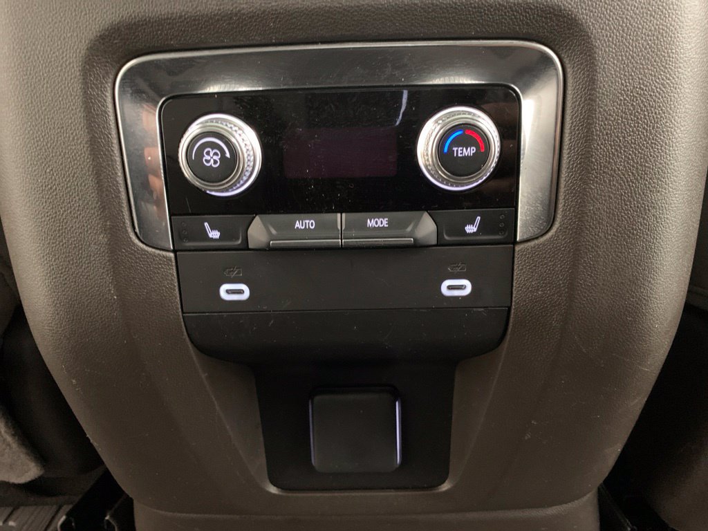 Used 2023 GMC Yukon SLT w/ SLT Premium Package AWD/4WD image 11