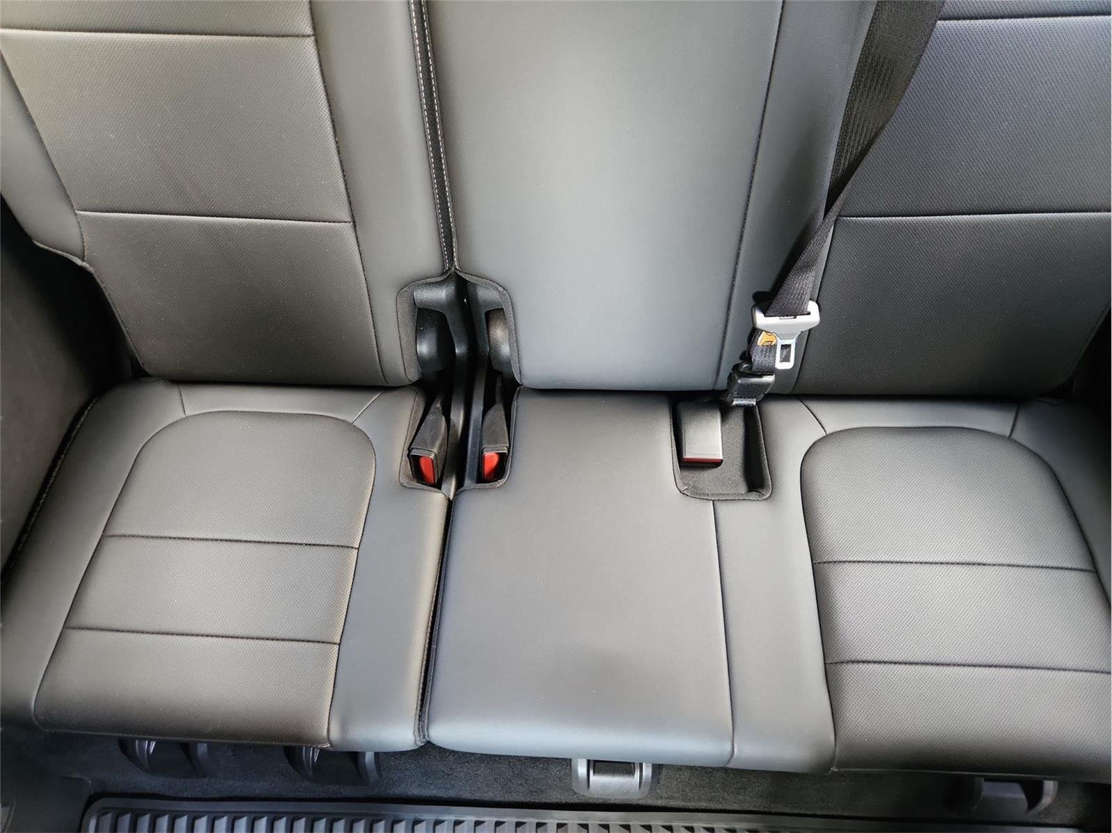 Used 2023 Chevrolet Traverse Premier AWD/4WD image 36