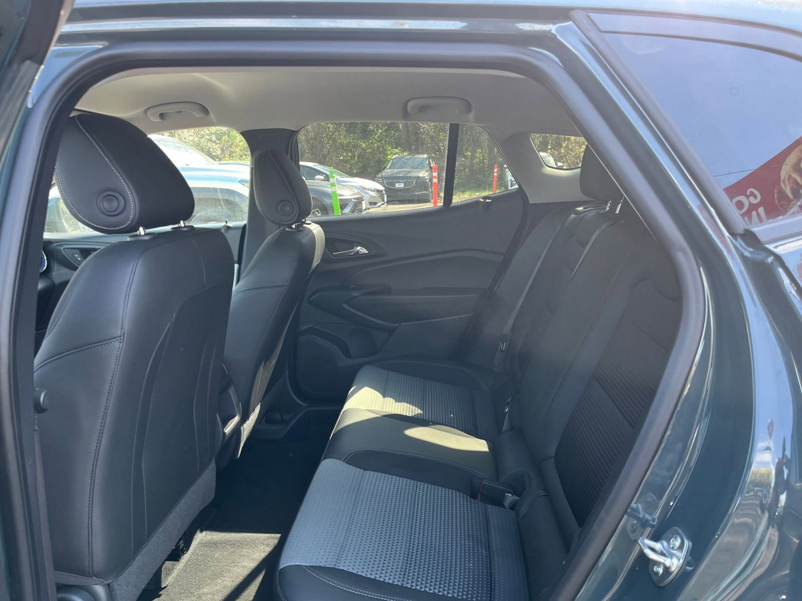 Used 2025 Chevrolet Trax LT w/ LT Convenience Package image 24