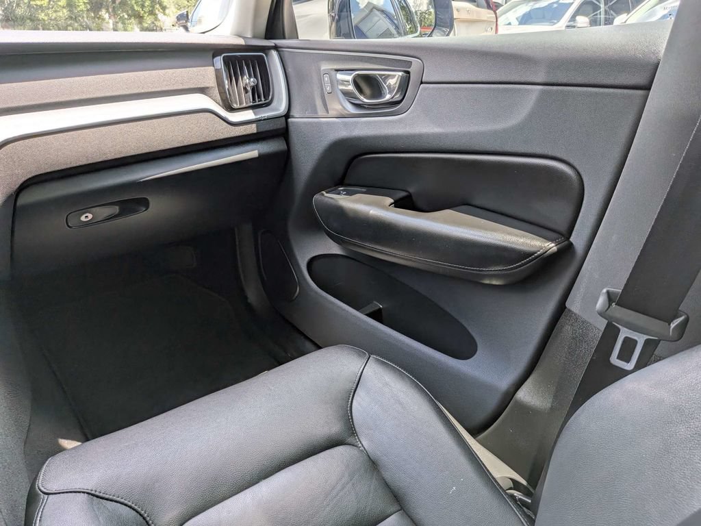 Used 2019 Volvo XC60 T5 Momentum FWD image 20