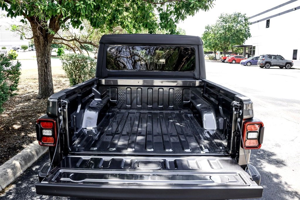 New 2025 Jeep Gladiator Mojave w/ Safety Group image 23