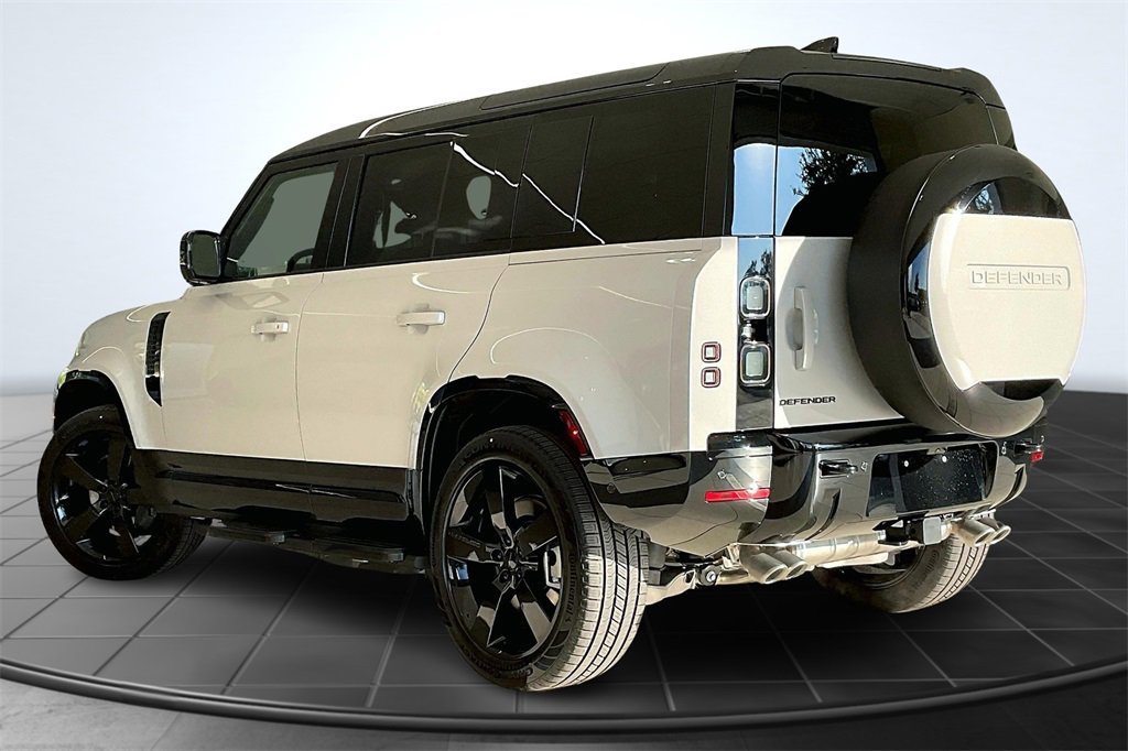 New 2026 Land Rover Defender 110 X-Dynamic SE image 3