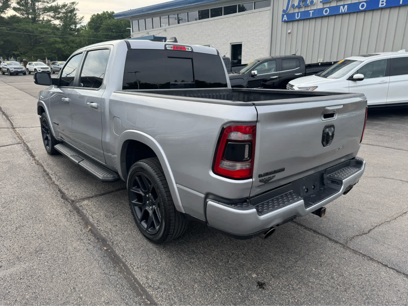 Used 2022 RAM 1500 Laramie AWD/4WD image 8