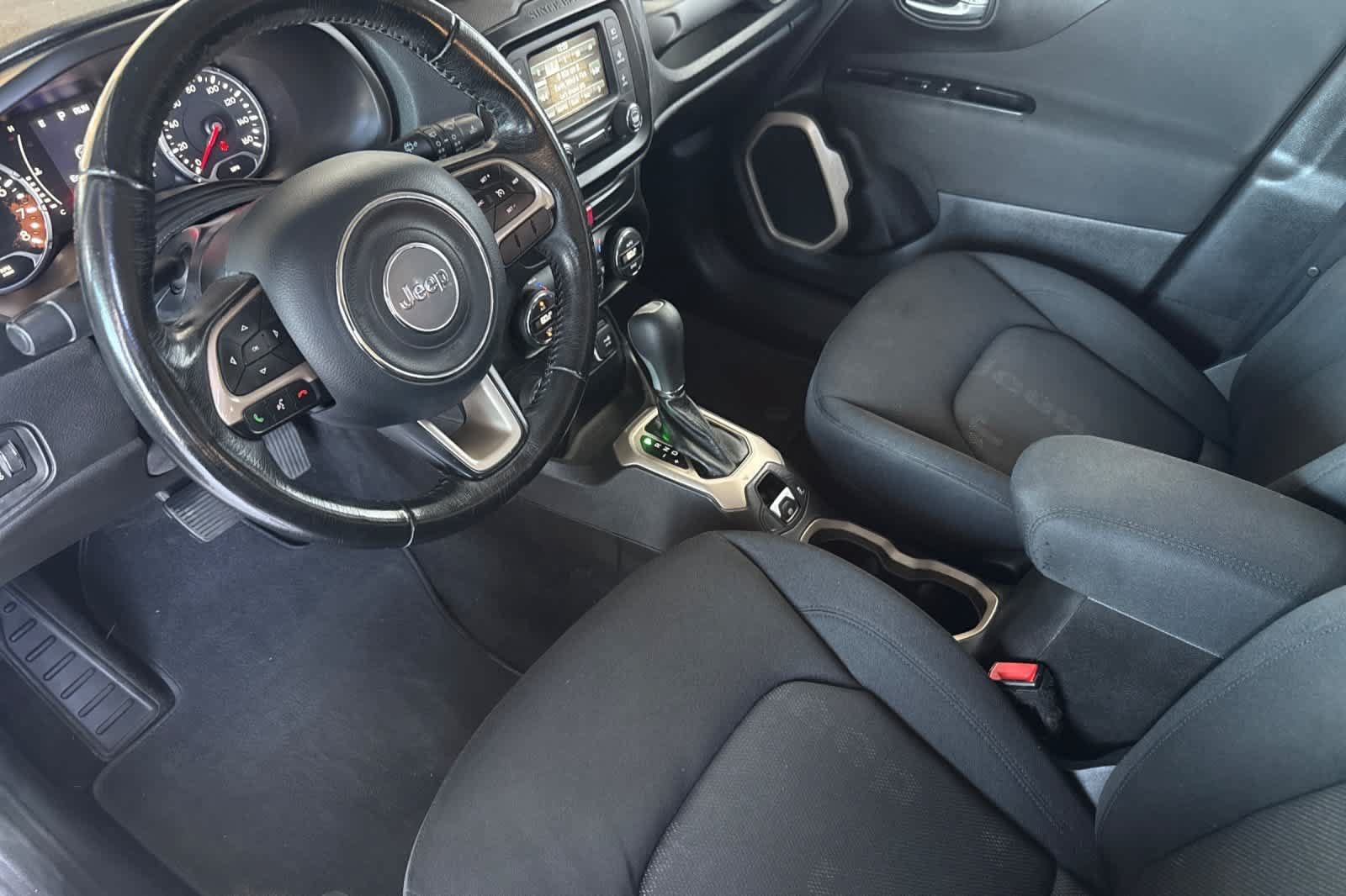Used 2017 Jeep Renegade Latitude w/ Popular Equipment Group AWD/4WD image 13