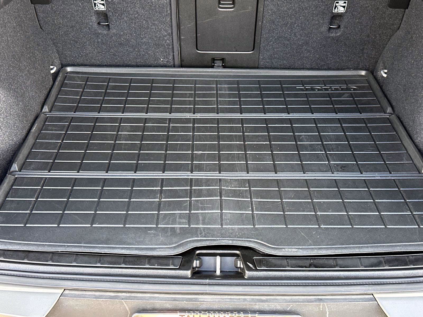 Certified 2023 Volvo XC40 B5 Plus image 11