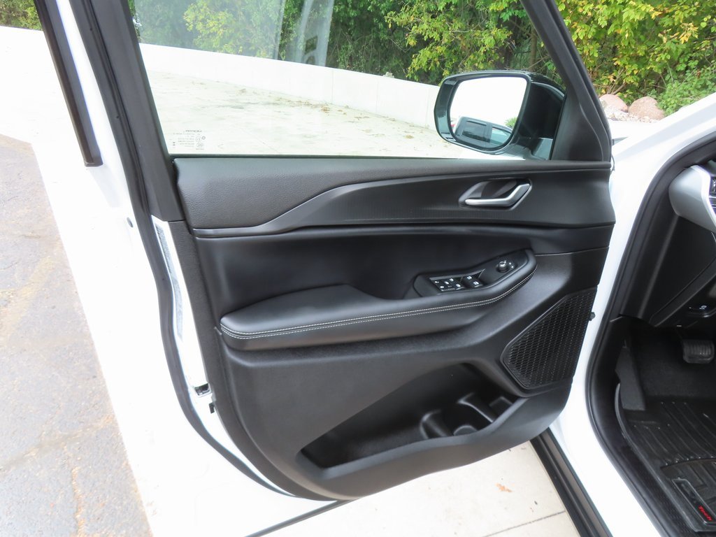 Certified 2024 Jeep Grand Cherokee Altitude image 27