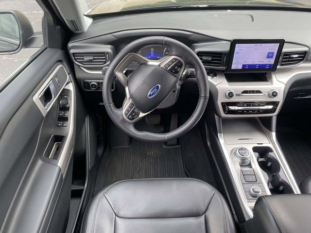 Used 2024 Ford Explorer XLT w/ Equipment Group 202A AWD/4WD image 15