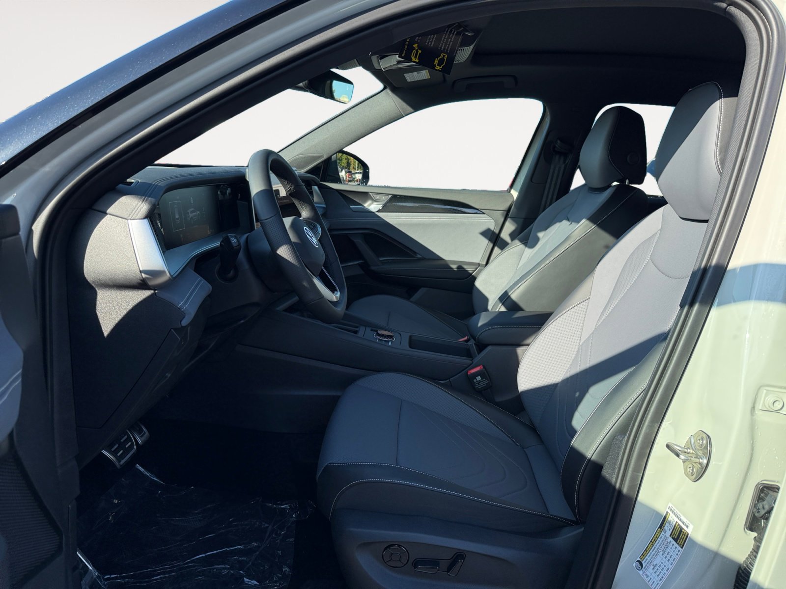 New 2026 Volkswagen Tiguan SE R-Line image 10