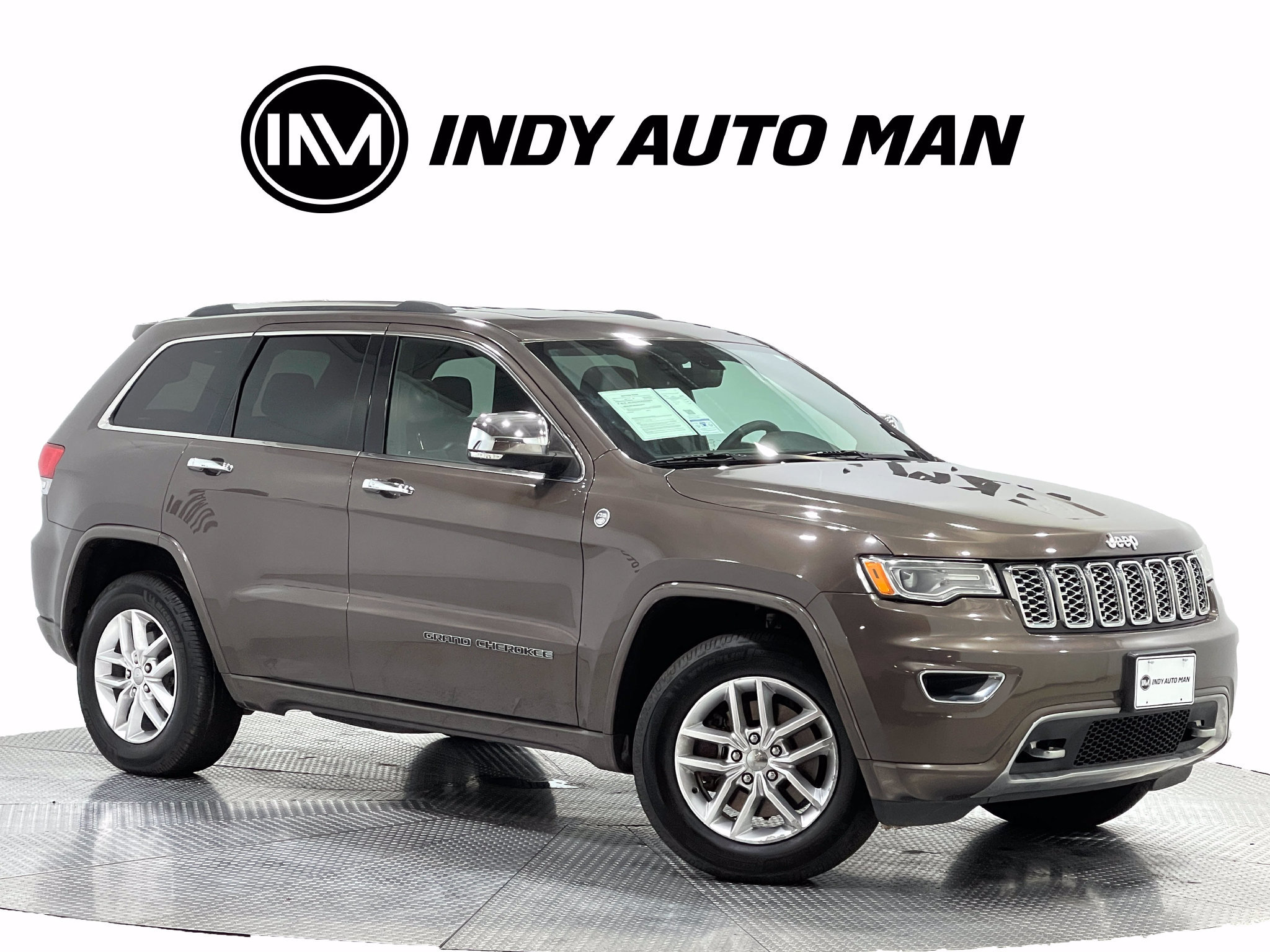 Used 2017 Jeep Grand Cherokee Overland AWD/4WD image 2