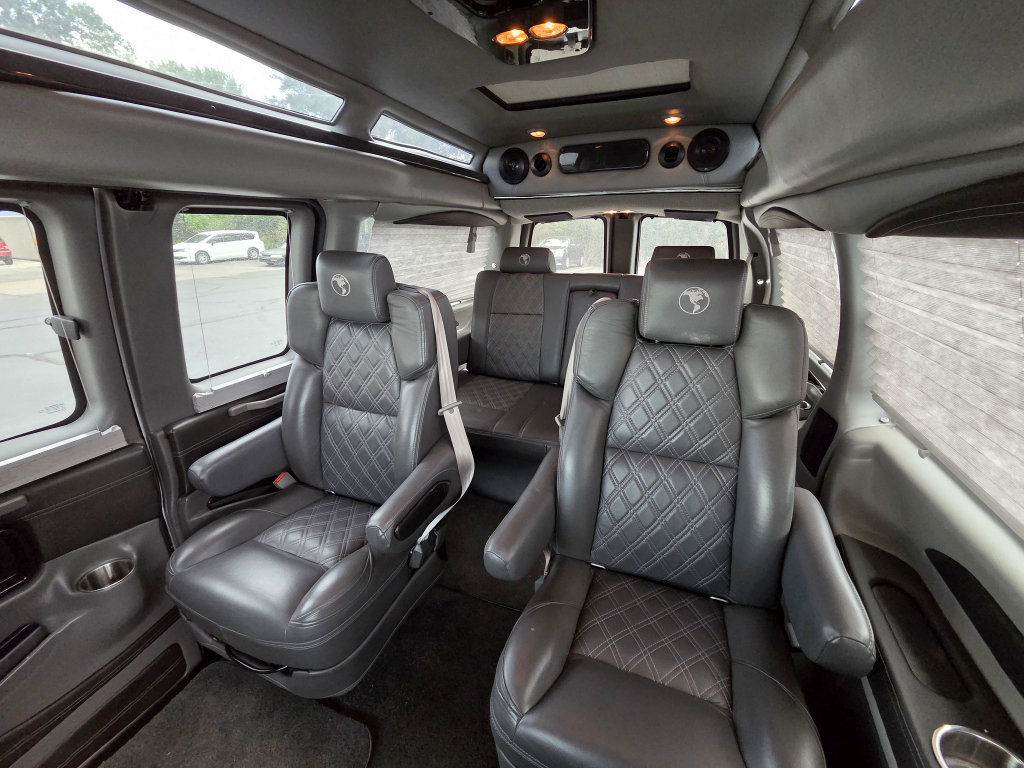 Used 2021 Chevrolet Express 2500 LS w/ Enhanced Convenience Package RWD image 2