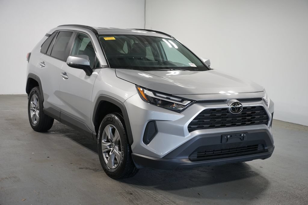 Used 2024 Toyota RAV4 XLE FWD image 3
