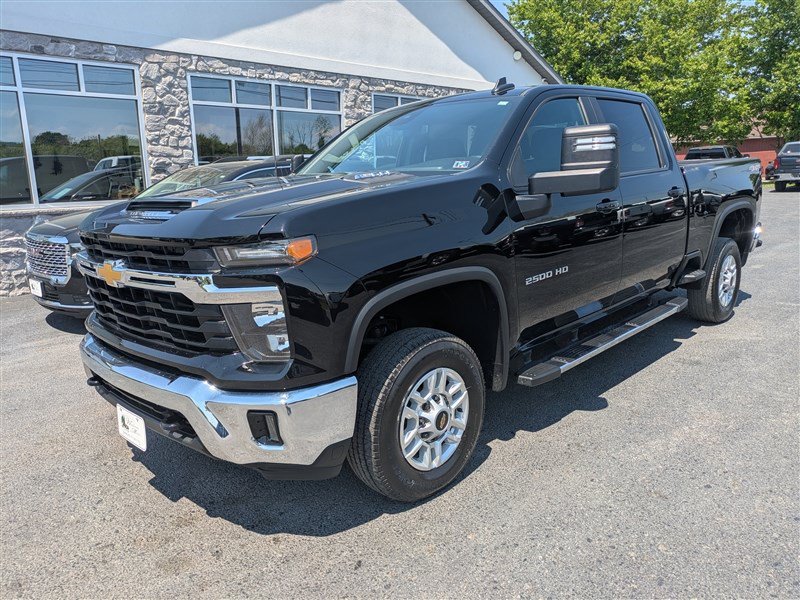 Used 2025 Chevrolet Silverado 2500 LT w/ Convenience Package AWD/4WD image 2