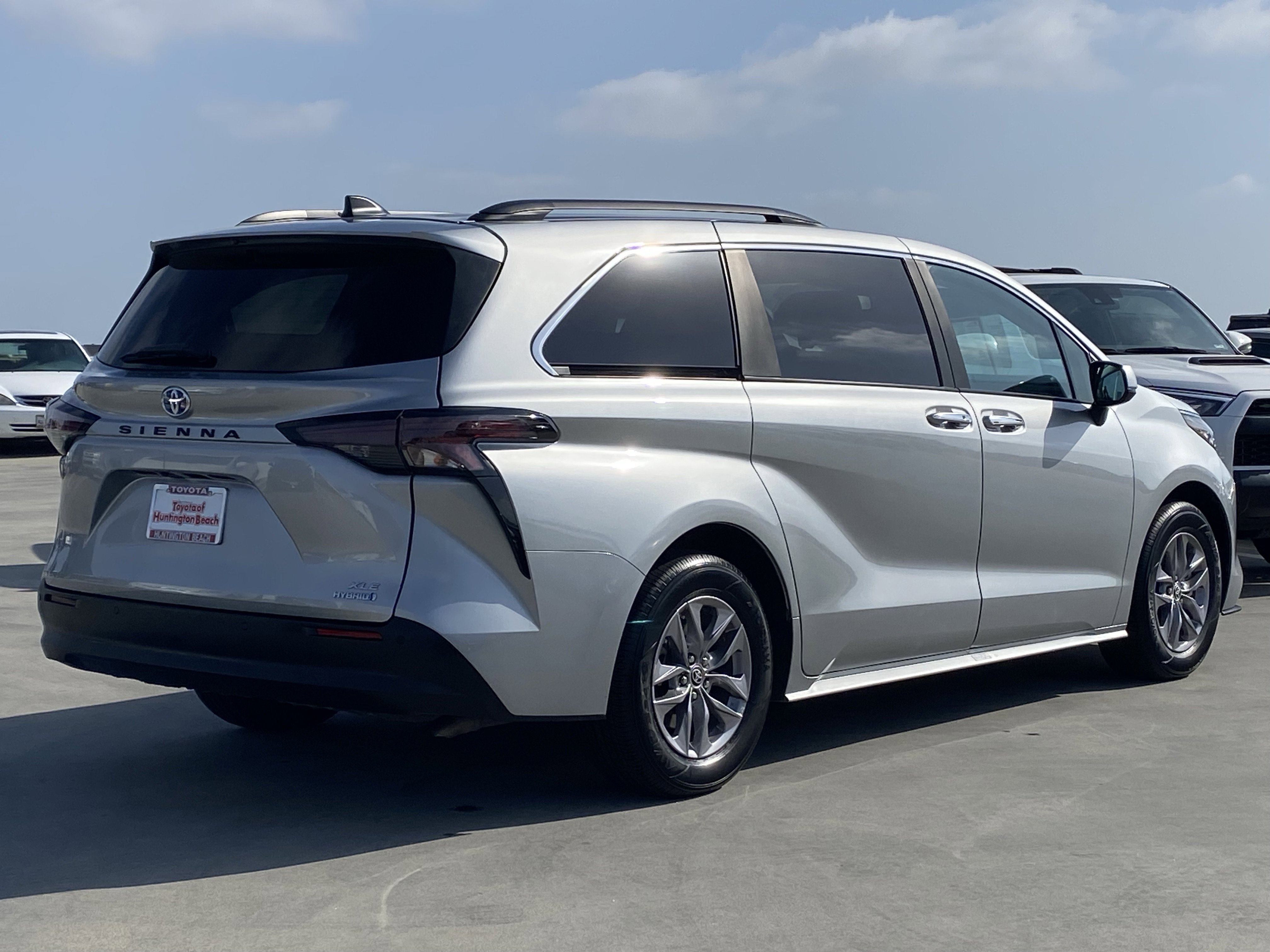 Certified 2024 Toyota Sienna XLE FWD image 3