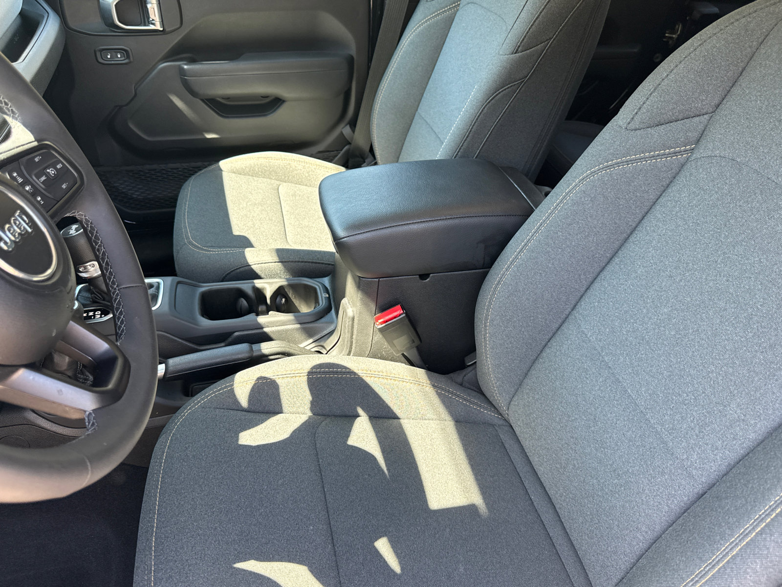 Used 2025 Jeep Wrangler Willys image 9