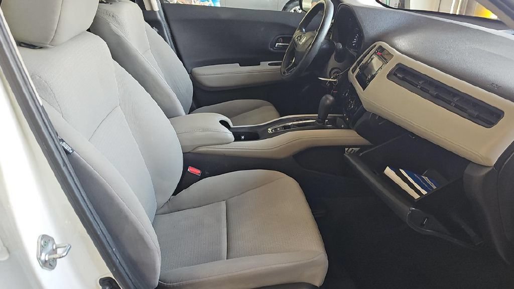 Used 2022 Honda HR-V LX image 2