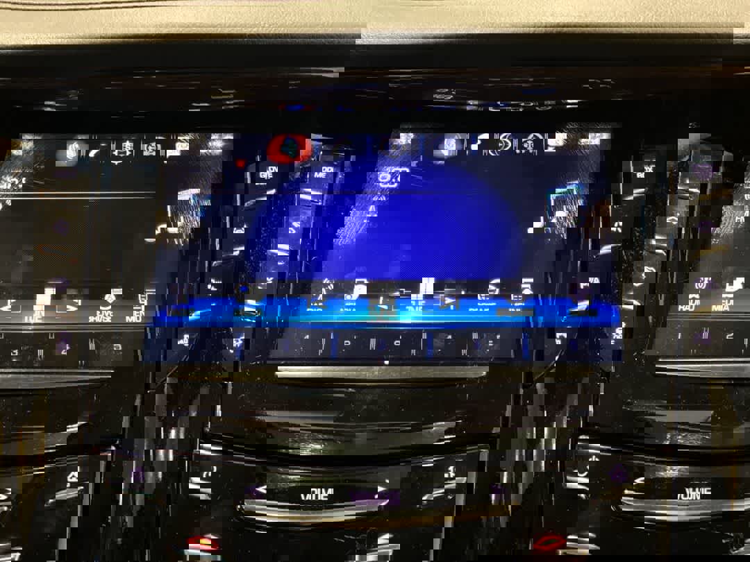 Used 2018 Cadillac Escalade Luxury image 18