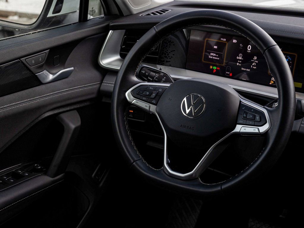 Used 2025 Volkswagen Tiguan SE image 25