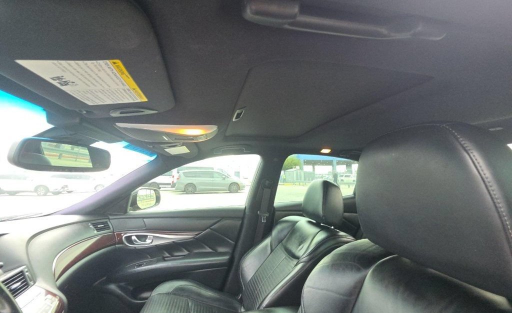 Used 2015 INFINITI Q70 3.7 w/ Sport Package RWD image 14