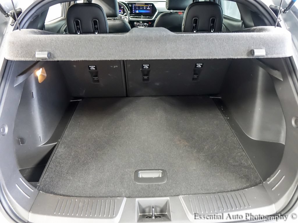 Used 2025 Chevrolet Trax RS FWD image 20
